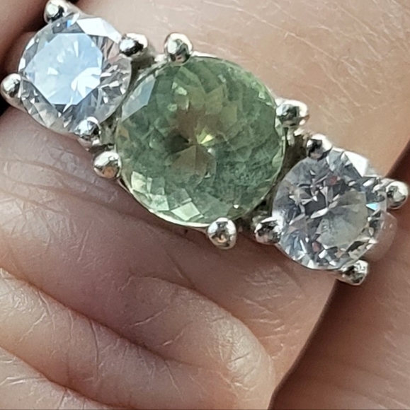 3 STONE RING,/2 Diamonds GIA Cert, & 1 ALEXANDRITE Gem in the middle of diamonds - Picture 4 of 9